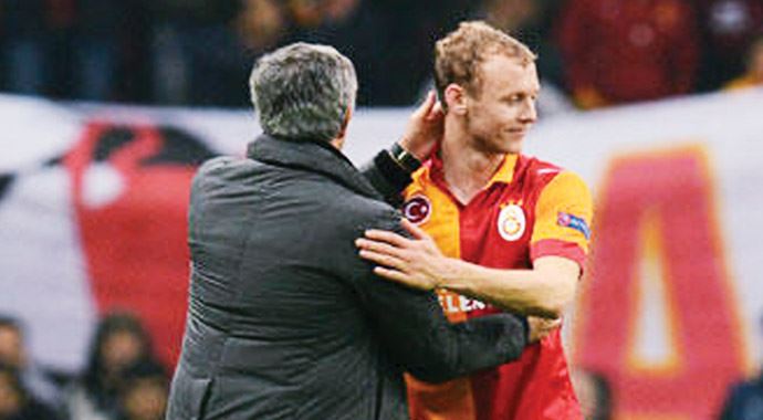 Mourinho&#039;dan Semih Kaya&#039;ya özel tebrik