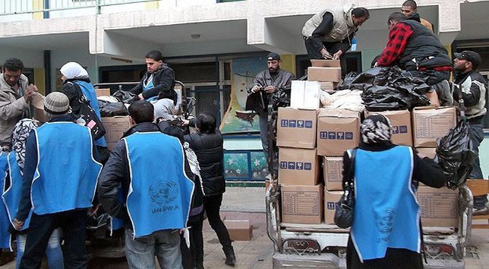 Yermuk&#039;ta 500 koli insani yardım dağıtıldı