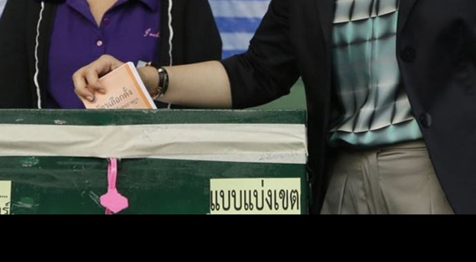 Başbakan yanlış sandığa oy attı Başbakan yanlış sandığa oy attı