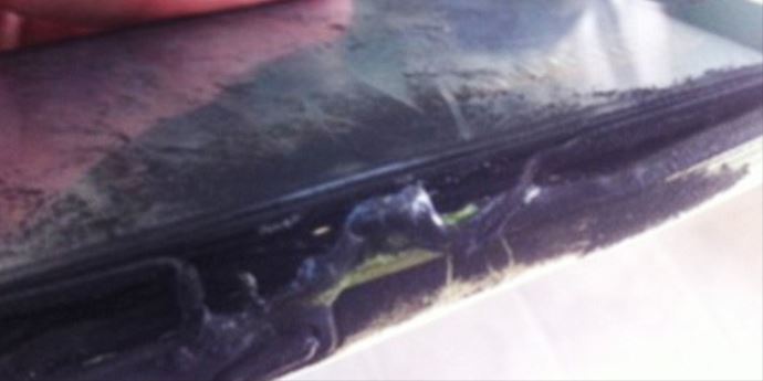 iPhone'u cebinde patladı! iPhone'u cebinde patladı!