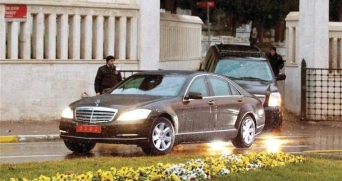 Başbakan Erdoğan'dan kabir ziyareti Başbakan Erdoğan'dan kabir ziyareti