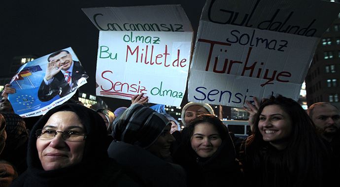 Başbakan Erdoğan&#039;a Almanya&#039;da coşkulu karşılama