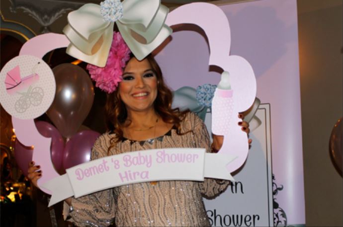 Demet Akalın'ın kızı Hira dünyaya geldi! Demet Akalın'ın kızı Hira dünyaya geldi!