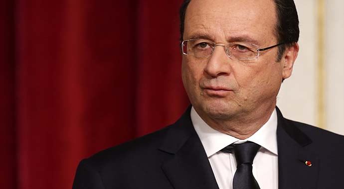 Hollande&#039;ın popülaritesi dibe vurdu