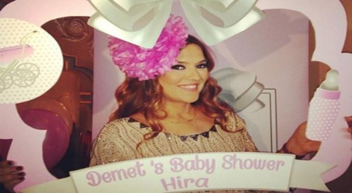 İbrahim Tatlıses, Demet Akalın'ın bebeğine şiir yazdı İbrahim Tatlıses, Demet Akalın'ın bebeğine şiir yazdı