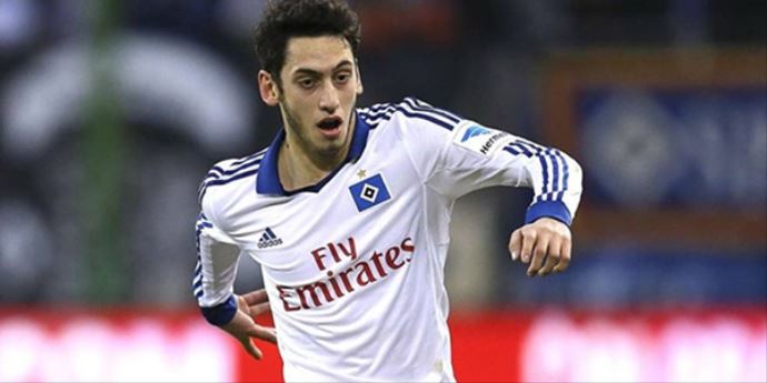 Hakan Çalhanoğlu Hamburg'ta kaldı