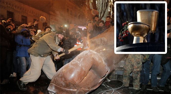Lenin Heykeli gitti, yerine 'Altın Tuvalet' geldi