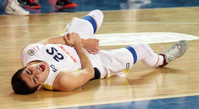 Fenerbahçe Ülker'de Kenan şoku yaşanıyor Fenerbahçe Ülker'de Kenan şoku yaşanıyor
