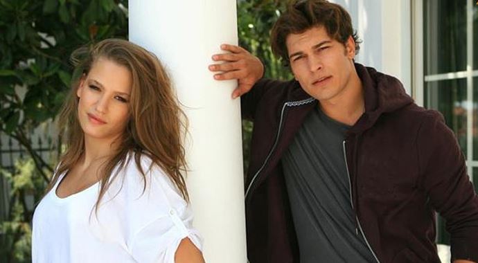 Serenay Sarıkaya ve Çağatay Ulusoy'u hiç böyle görmediniz Serenay Sarıkaya ve Çağatay Ulusoy'u hiç böyle görmediniz