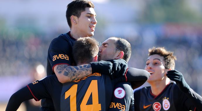Galatasaray&#039;ın yeni yıldızları göz doldurdu
