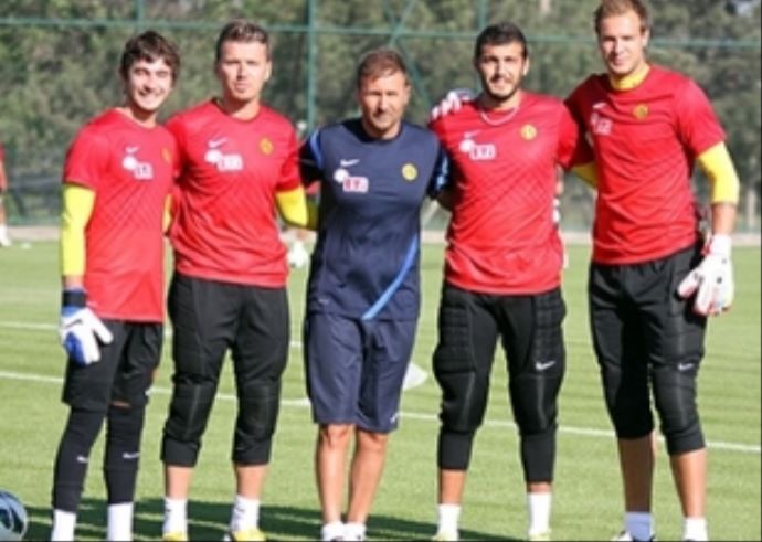 Es-Es kalesini gole böyle kapatıyor! Es-Es kalesini gole böyle kapatıyor!