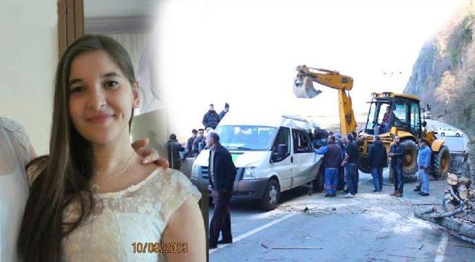 Kesilen ağaç minibüsün üzerine düştü, 1 ölü Kesilen ağaç minibüsün üzerine düştü, 1 ölü
