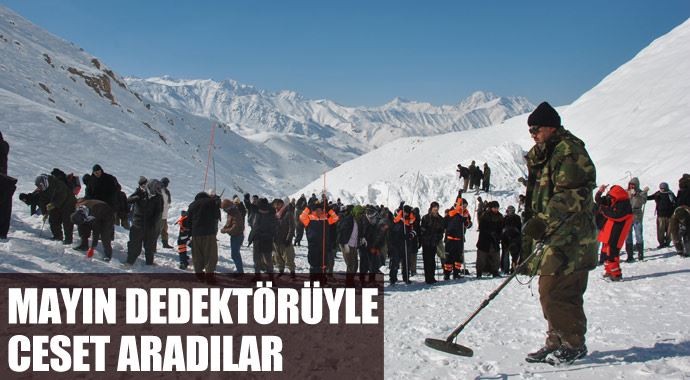 Cesetleri mayın detektörüyle aradılar Cesetleri mayın detektörüyle aradılar