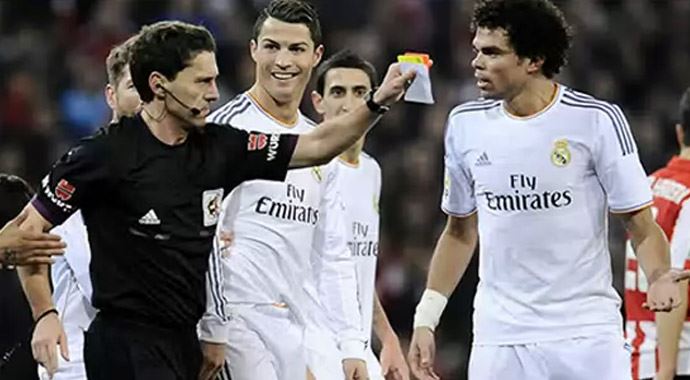 Ronaldo'ya kırmızı göstermenin bedeli ağır oldu!