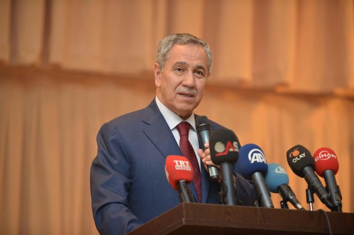 Bülent Arınç, korsanın kimliğini açıkladı