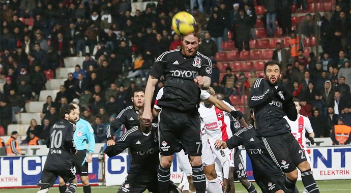 Nöbetçi golcü Ömer Şişmanoğlu takımı sırtladı! Nöbetçi golcü Ömer Şişmanoğlu takımı sırtladı!
