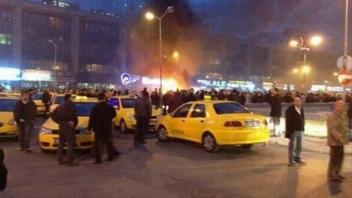 İstanbul Esenler Otogarı'nda taksici isyanı!