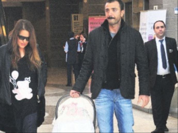 Demet Akalın'ın kızı Hira için 100 bin TL istediler ama... Demet Akalın'ın kızı Hira için 100 bin TL istediler ama...