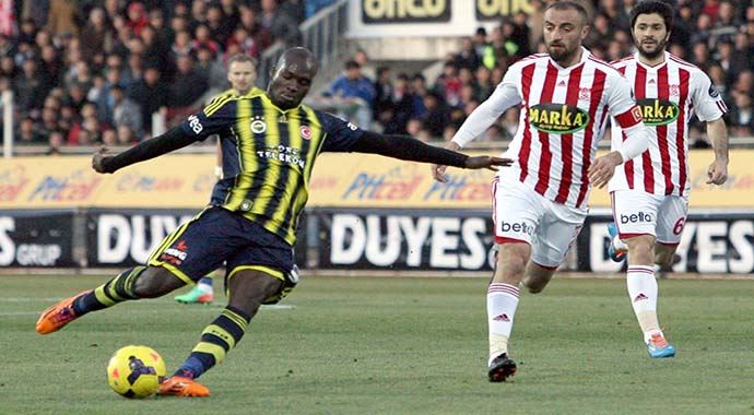 Fenerbahçe&#039;de şok üstüne şok! Sow, Emre...