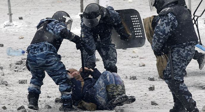 Rusya "Berkut" mensuplarına pasaport veriyor Rusya "Berkut" mensuplarına pasaport veriyor