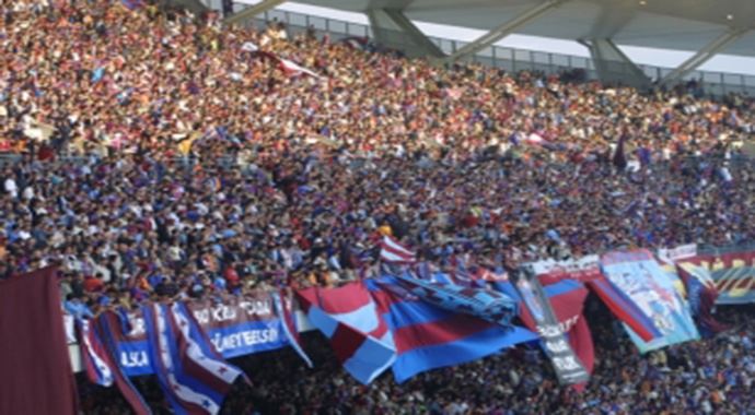 Fener Trabzon maçı tribünlerinde ilginç protesto hazırlığı