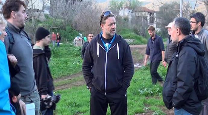 Russell Crowe ile Cem Yılmaz bakın ne yaptı? Russell Crowe ile Cem Yılmaz bakın ne yaptı?
