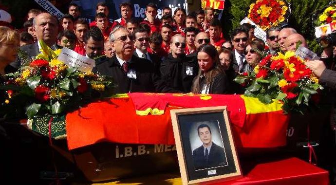 Efsane başkan son yolculuğuna uğurlandı Efsane başkan son yolculuğuna uğurlandı