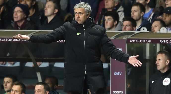 Mourinho çılgına döndü, hakemin odasını bastı! Mourinho çılgına döndü, hakemin odasını bastı!