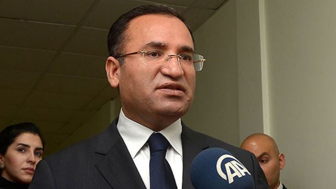 Hükümet'ten cevap: Bunu yapıyorsa parti kursunlar Hükümet'ten cevap: Bunu yapıyorsa parti kursunlar
