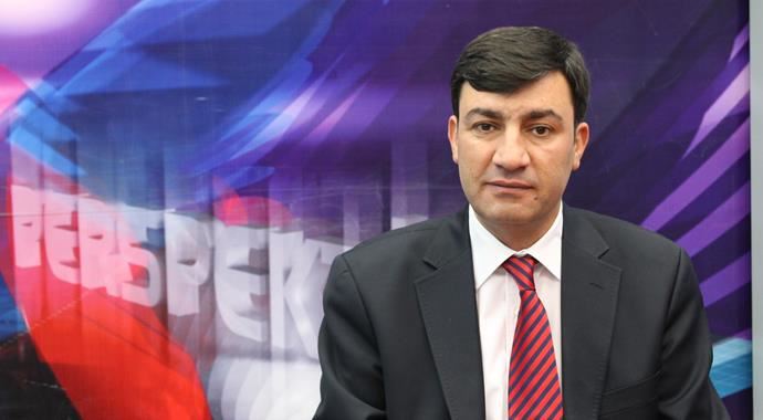 Hobi olarak sunuculuğa başladı, TV sahibi oldu Hobi olarak sunuculuğa başladı, TV sahibi oldu