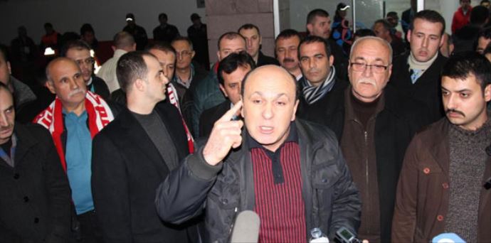 Belediye Başkanı ile Emniyet Müdürü maçta birbirine girdi