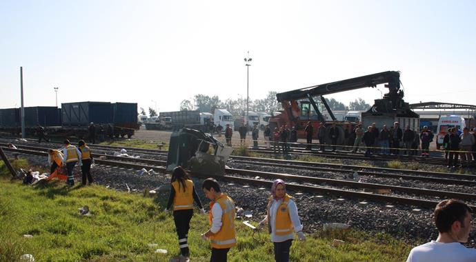 Mersin&#039;deki tren kazası ile ilgili Valilikten açıklama geldi
