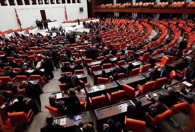 Meclis çalışmalarına 10 gün ara verildi Meclis çalışmalarına 10 gün ara verildi