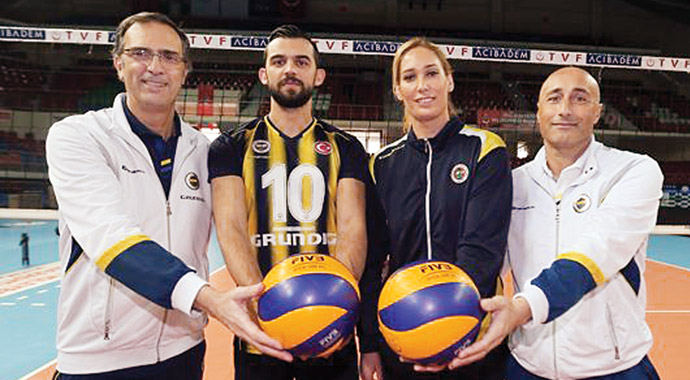 Fenerbahçe'den çifte final pozu Fenerbahçe'den çifte final pozu