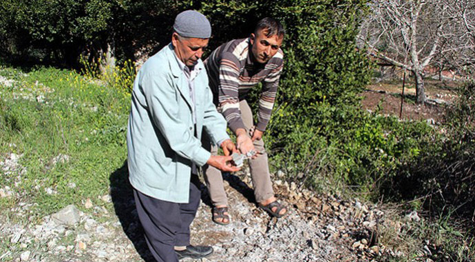 Yayladağı'na roket ve havan mermisi düştü Yayladağı'na roket ve havan mermisi düştü