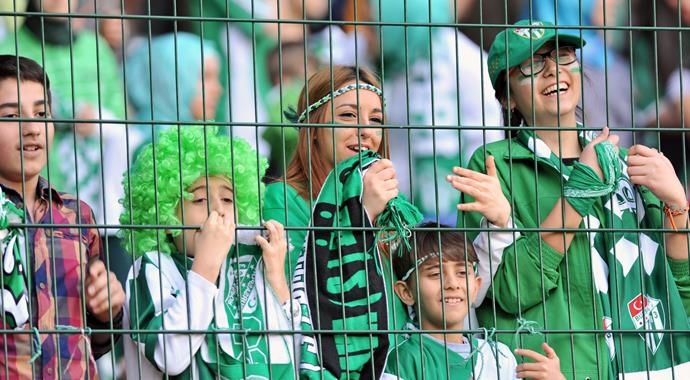 Bursaspor'dan Daum'a istifa çağrısı! Bursaspor'dan Daum'a istifa çağrısı!