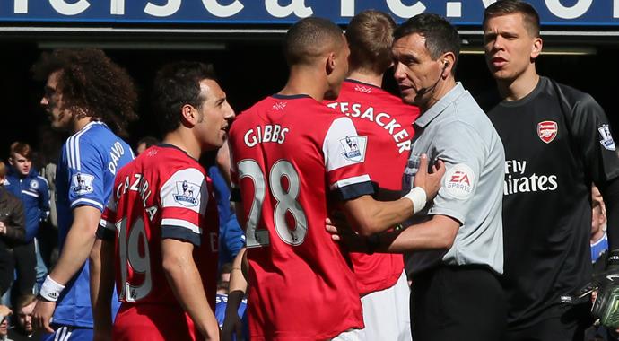 Chelsea Arsenal maçı hakemine basından sert tepki! Chelsea Arsenal maçı hakemine basından sert tepki!