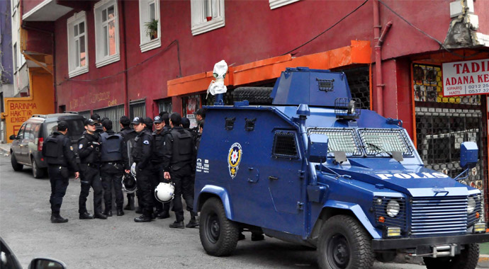 Okmeydanı polis ablukasında Okmeydanı polis ablukasında