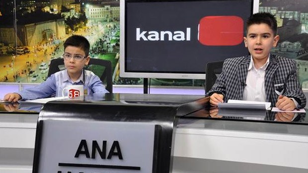 İsmail Güneş'in çocukları haber bülteni sundu İsmail Güneş'in çocukları haber bülteni sundu