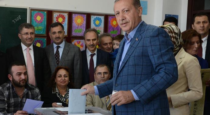Erdoğan'ın oy kullandığı sandıktan AK Parti birinci çıktı Erdoğan'ın oy kullandığı sandıktan AK Parti birinci çıktı