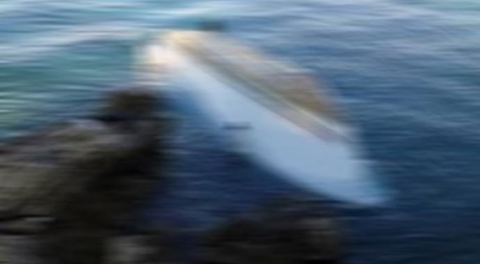 Bodrum'da kaçakları taşıyan tekne battı Bodrum'da kaçakları taşıyan tekne battı