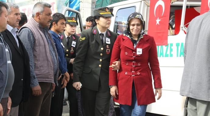Şehit uzman çavuş gözyaşları ile toprağa verildi