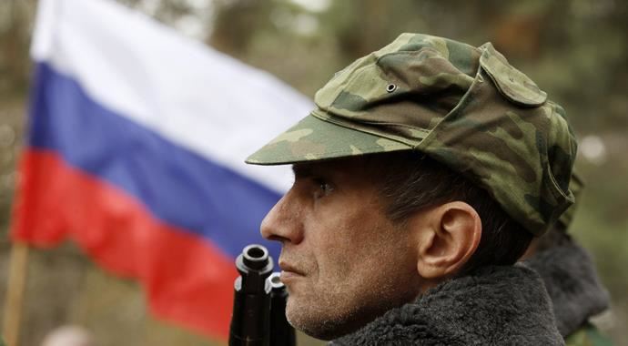 Rus askerleri işgal yürüyüşünde Rus askerleri işgal yürüyüşünde