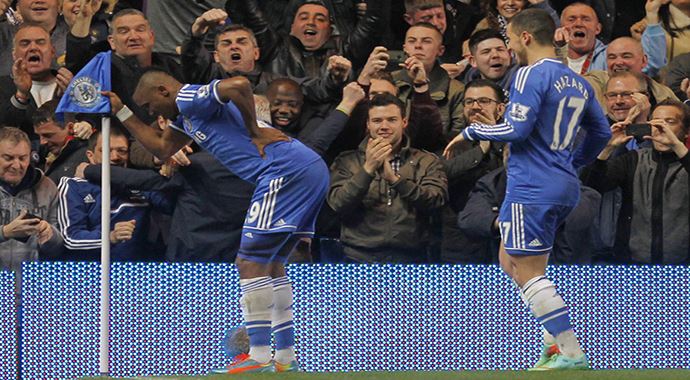 Samuel Eto'dan gol sonrası çarpıcı hareket Samuel Eto'dan gol sonrası çarpıcı hareket
