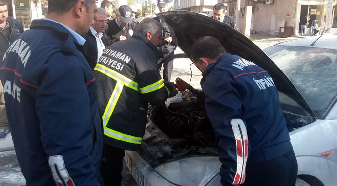 Adıyaman&#039;da seyir halindeki araçta yangın çıktı