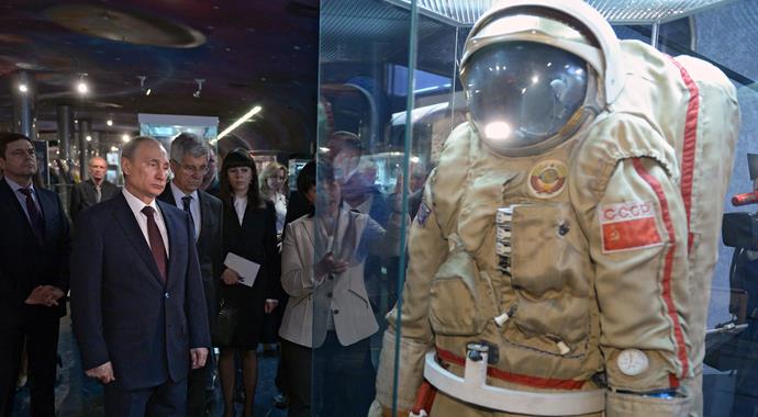 Putin uzaya canlı olarak bağlandı Putin uzaya canlı olarak bağlandı