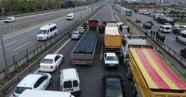 E-5&#039;te trafiği kilitleyen protesto