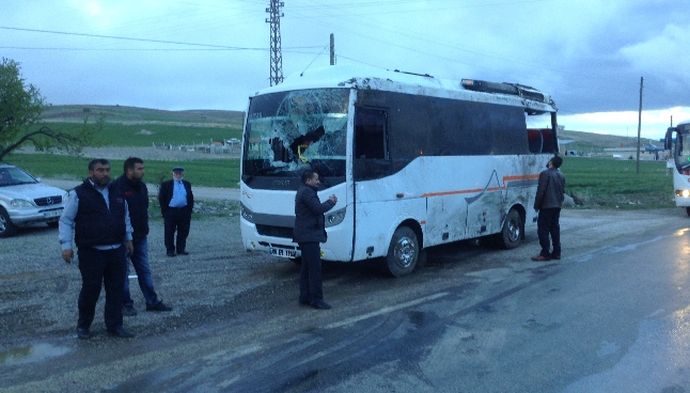 Öğretmen servisi kaza yaptı: 14 yaralı Öğretmen servisi kaza yaptı: 14 yaralı