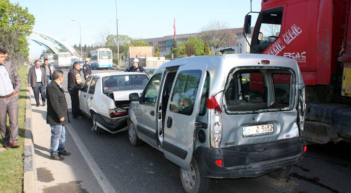Gaziantep'te zincirleme kaza: 9 yaralı Gaziantep'te zincirleme kaza: 9 yaralı