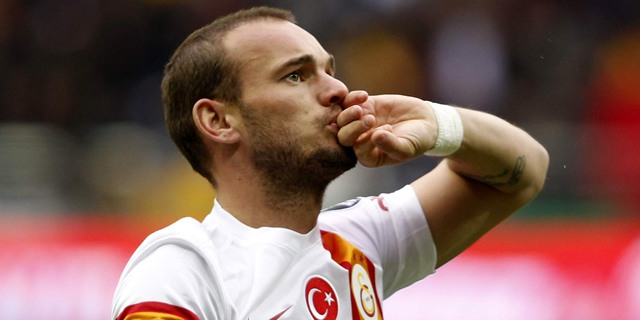 Sneijder'a büyük şok! O kadroda olmayacak Sneijder'a büyük şok! O kadroda olmayacak